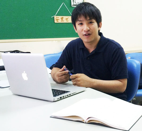 蔵元さんがインタビューを受けている写真